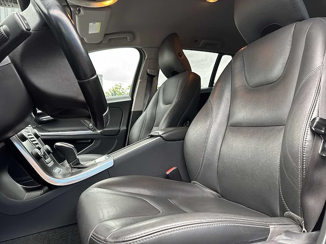Volvo v60 2.4 d6 awd plug-in hybrid summum 2014 | 3-thj-69 - afbeelding 2 van  27