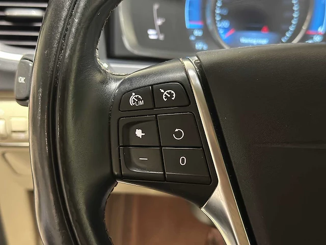 Volvo v60 2.4 d6 awd plug-in hybrid summum 215pk 2013, 9-spl-27 - afbeelding 20 van  56