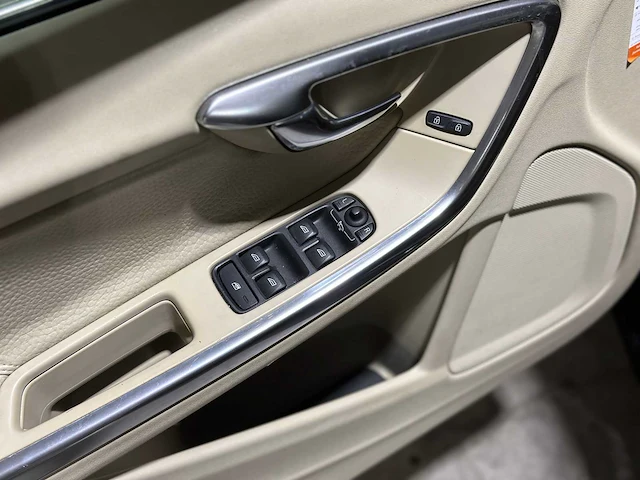 Volvo v60 2.4 d6 awd plug-in hybrid summum 215pk 2013, 9-spl-27 - afbeelding 26 van  56