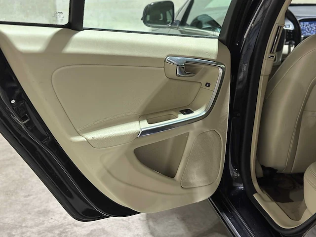 Volvo v60 2.4 d6 awd plug-in hybrid summum 215pk 2013, 9-spl-27 - afbeelding 31 van  56