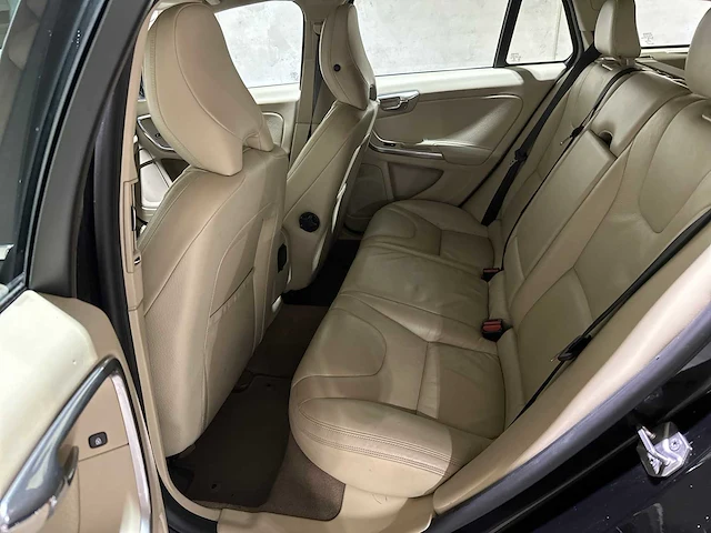 Volvo v60 2.4 d6 awd plug-in hybrid summum 215pk 2013, 9-spl-27 - afbeelding 36 van  56