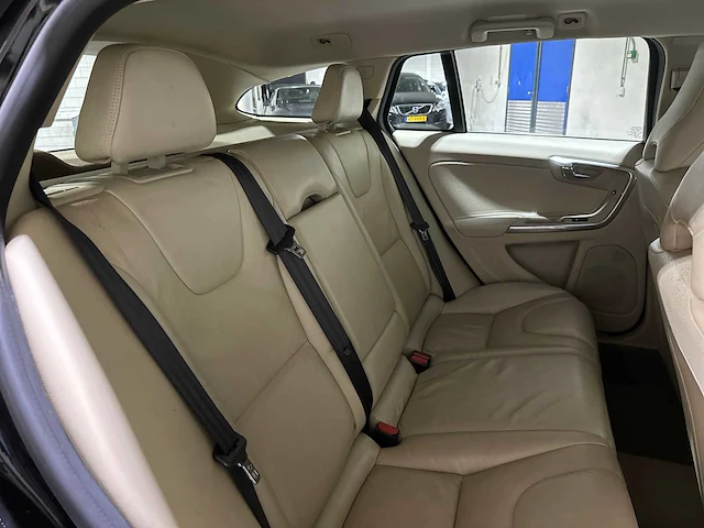 Volvo v60 2.4 d6 awd plug-in hybrid summum 215pk 2013, 9-spl-27 - afbeelding 42 van  56