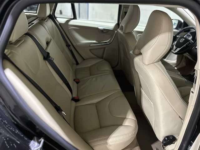 Volvo v60 2.4 d6 awd plug-in hybrid summum 215pk 2013, 9-spl-27 - afbeelding 43 van  56