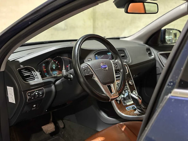 Volvo v60 2.4 d6 awd plug-in hybrid summum 286pk 2014, 4-tjx-19 - afbeelding 28 van  81