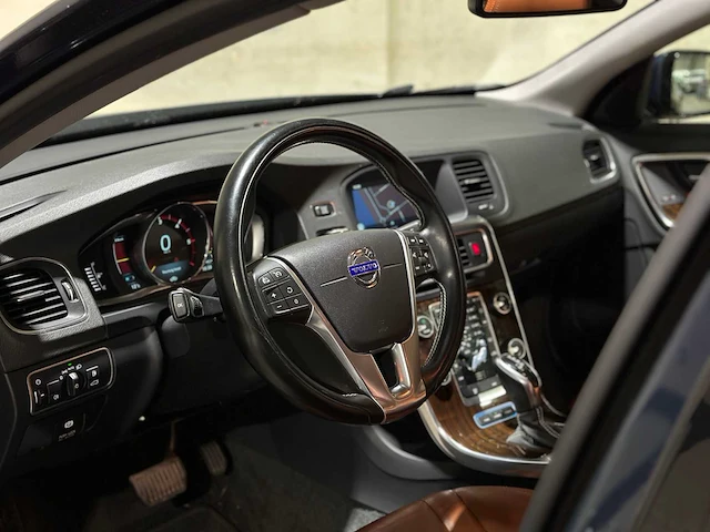 Volvo v60 2.4 d6 awd plug-in hybrid summum 286pk 2014, 4-tjx-19 - afbeelding 29 van  81