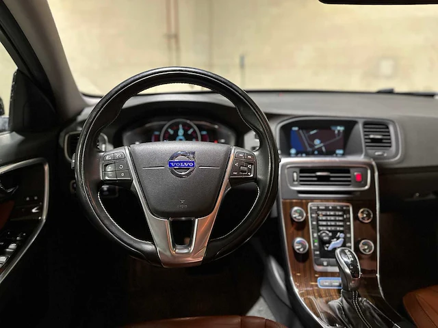 Volvo v60 2.4 d6 awd plug-in hybrid summum 286pk 2014, 4-tjx-19 - afbeelding 31 van  81