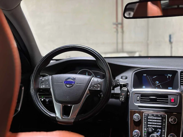 Volvo v60 2.4 d6 awd plug-in hybrid summum 286pk 2014, 4-tjx-19 - afbeelding 32 van  81