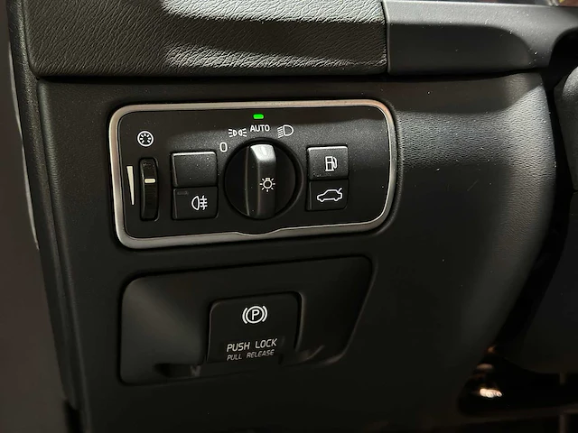 Volvo v60 2.4 d6 awd plug-in hybrid summum 286pk 2014, 4-tjx-19 - afbeelding 33 van  81
