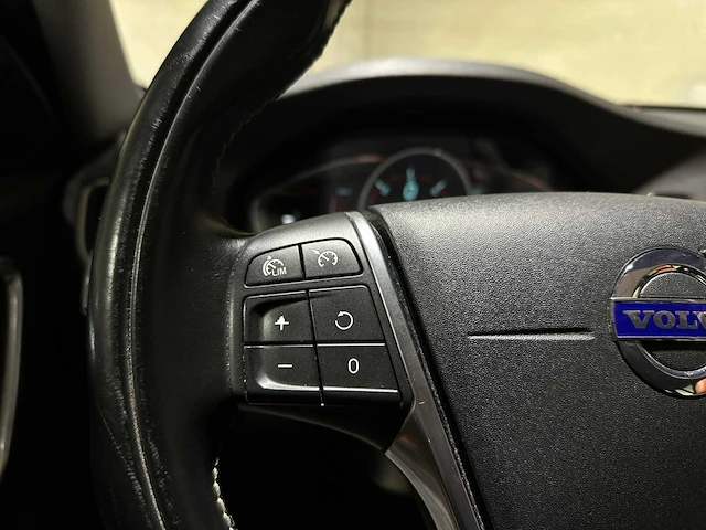 Volvo v60 2.4 d6 awd plug-in hybrid summum 286pk 2014, 4-tjx-19 - afbeelding 35 van  81