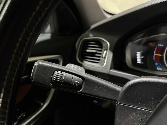 Volvo v60 2.4 d6 awd plug-in hybrid summum 286pk 2014, 4-tjx-19 - afbeelding 37 van  81