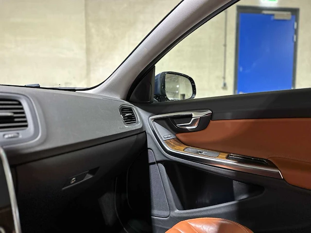 Volvo v60 2.4 d6 awd plug-in hybrid summum 286pk 2014, 4-tjx-19 - afbeelding 46 van  81