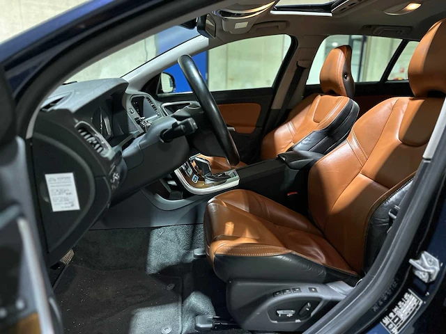 Volvo v60 2.4 d6 awd plug-in hybrid summum 286pk 2014, 4-tjx-19 - afbeelding 52 van  81