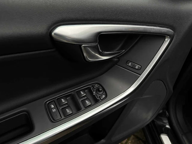 Volvo v60 2.4 d6 awd plug in hybrid summum automaat, 9-tbl-83 - afbeelding 3 van  24