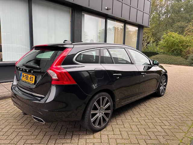 Volvo v60 2.4 d6 awd plug in hybrid summum automaat, 9-tbl-83 - afbeelding 12 van  24