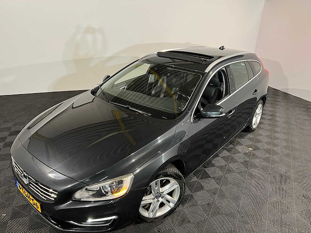 Volvo v60 2.4 d6 awd plug-in summum, 8-tgh-56 - afbeelding 4 van  14