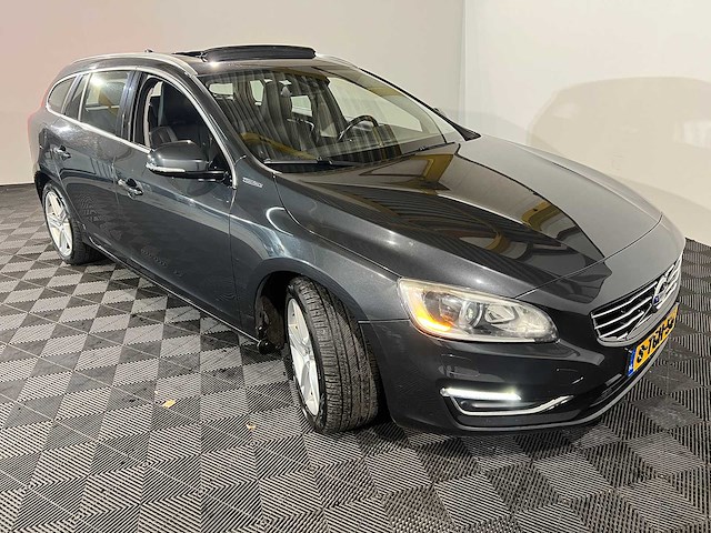 Volvo v60 2.4 d6 awd plug-in summum, 8-tgh-56 - afbeelding 11 van  14