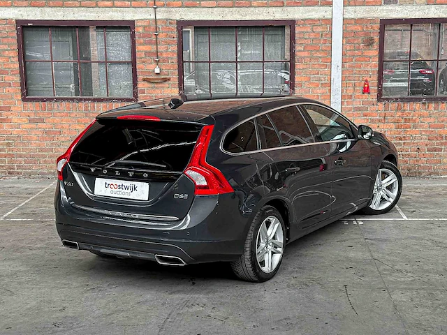Volvo v60 2.4 d6 twin engine momentum 220pk 2015, hn-681-h - afbeelding 3 van  44