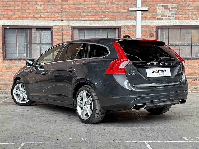 Volvo v60 2.4 d6 twin engine momentum 220pk 2015, hn-681-h - afbeelding 6 van  44