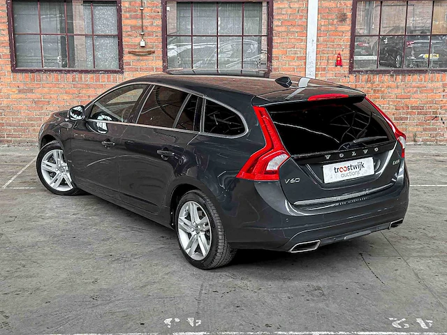 Volvo v60 2.4 d6 twin engine momentum 220pk 2015, hn-681-h - afbeelding 7 van  44