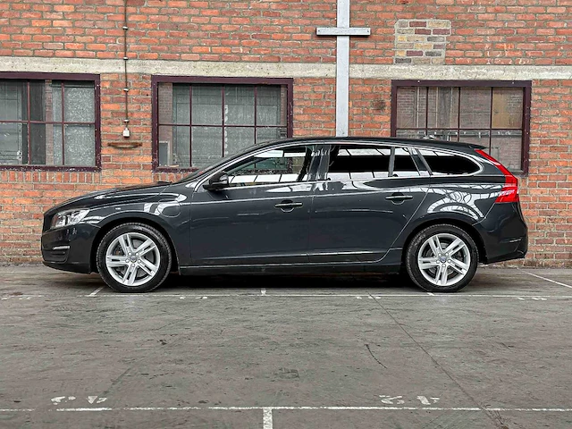 Volvo v60 2.4 d6 twin engine momentum 220pk 2015, hn-681-h - afbeelding 8 van  44