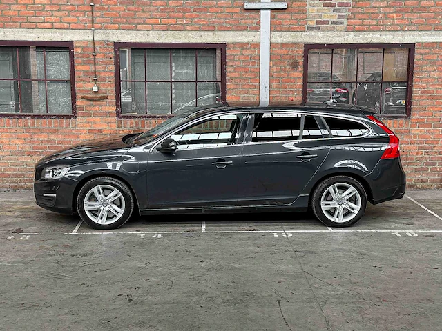 Volvo v60 2.4 d6 twin engine momentum 220pk 2015, hn-681-h - afbeelding 9 van  44