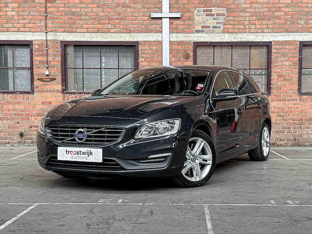 Volvo v60 2.4 d6 twin engine momentum 220pk 2015, hn-681-h - afbeelding 1 van  44