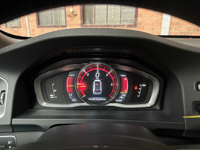 Volvo v60 2.4 d6 twin engine momentum 220pk 2015, hn-681-h - afbeelding 19 van  44