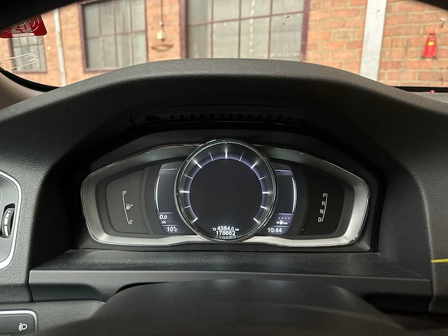 Volvo v60 2.4 d6 twin engine momentum 220pk 2015, hn-681-h - afbeelding 20 van  44