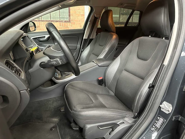 Volvo v60 2.4 d6 twin engine momentum 220pk 2015, hn-681-h - afbeelding 32 van  44