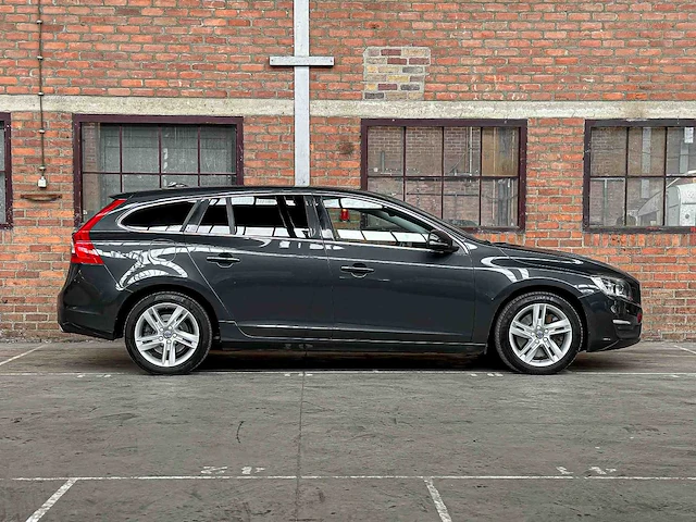Volvo v60 2.4 d6 twin engine momentum 220pk 2015, hn-681-h - afbeelding 43 van  44