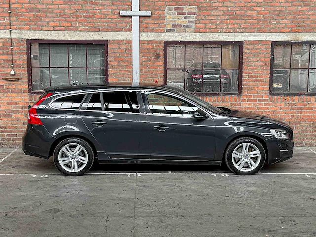 Volvo v60 2.4 d6 twin engine momentum 220pk 2015, hn-681-h - afbeelding 44 van  44