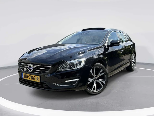 Volvo v60 2.4 d6 twin engine r-design | hd-786-r - afbeelding 1 van  31