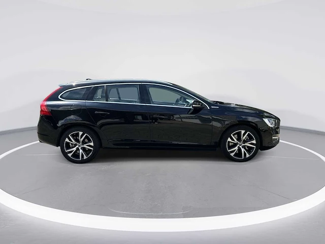 Volvo v60 2.4 d6 twin engine r-design | hd-786-r - afbeelding 28 van  31