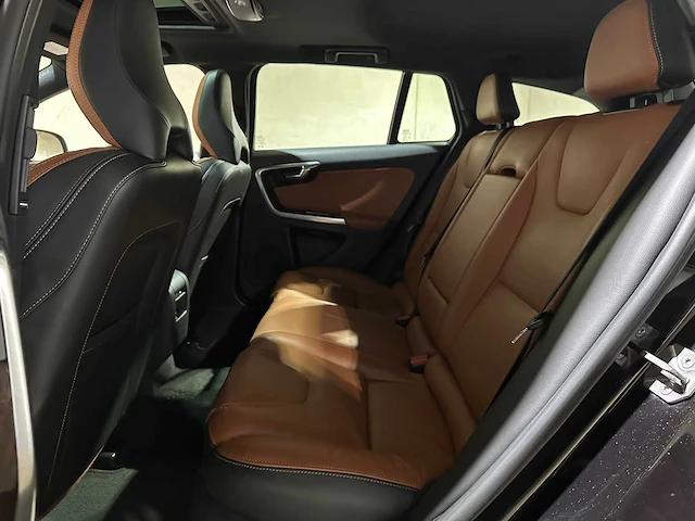 Volvo v60 2.4 d6 twin engine summum 220pk 2015 plug-in hybrid, hr-946-f - afbeelding 29 van  42