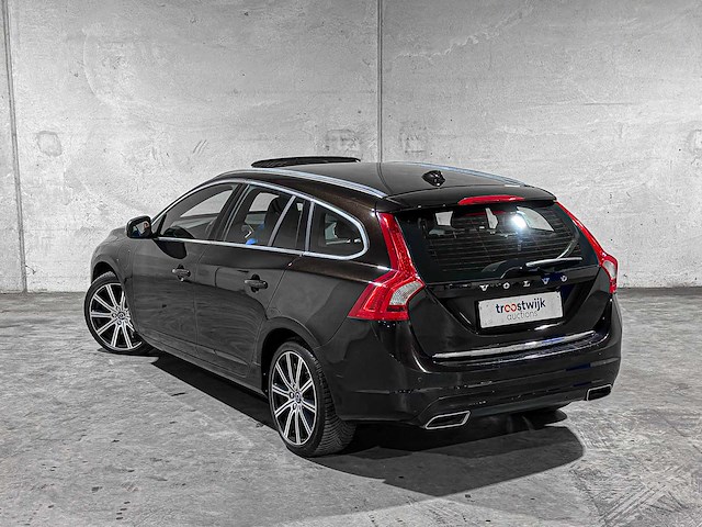 Volvo v60 2.4 d6 twin engine summum 220pk 2015 plug-in hybrid, hr-946-f - afbeelding 8 van  42