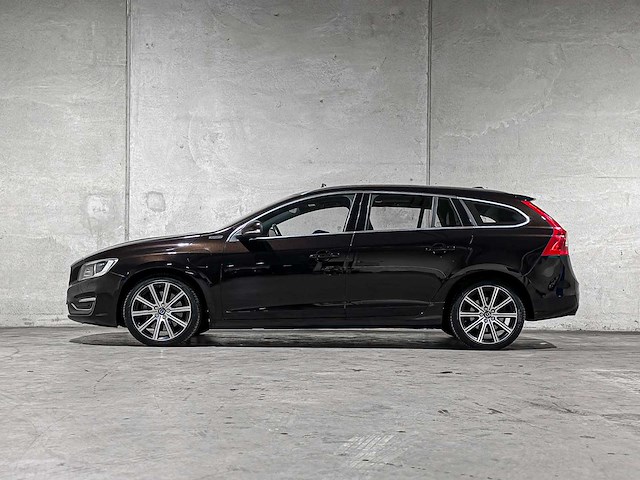 Volvo v60 2.4 d6 twin engine summum 220pk 2015 plug-in hybrid, hr-946-f - afbeelding 9 van  42