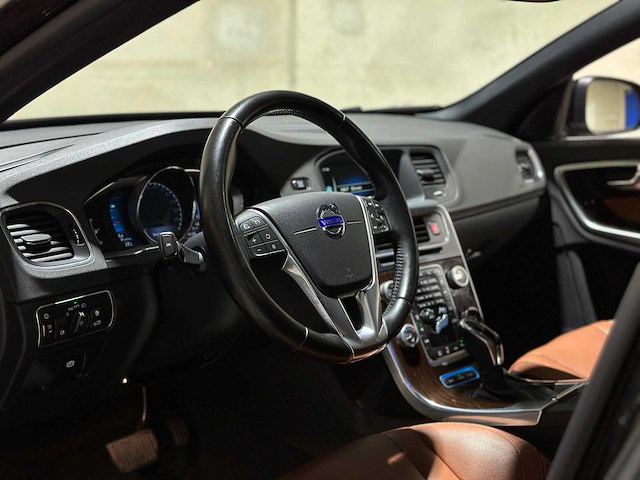 Volvo v60 2.4 d6 twin engine summum 220pk 2015 plug-in hybrid, hr-946-f - afbeelding 10 van  42