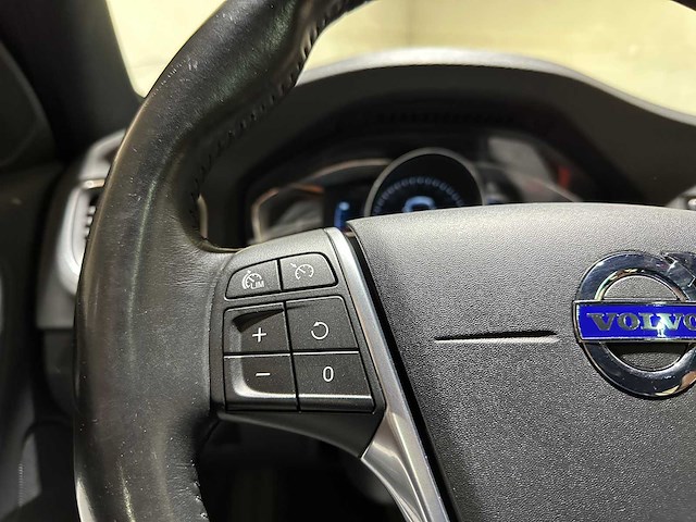 Volvo v60 2.4 d6 twin engine summum 220pk 2015 plug-in hybrid, hr-946-f - afbeelding 15 van  42