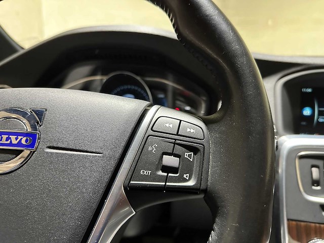 Volvo v60 2.4 d6 twin engine summum 220pk 2015 plug-in hybrid, hr-946-f - afbeelding 16 van  42