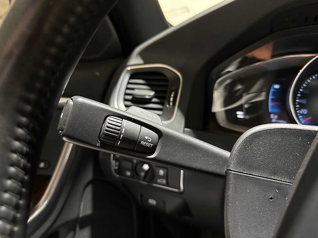 Volvo v60 2.4 d6 twin engine summum 220pk 2015 plug-in hybrid, hr-946-f - afbeelding 17 van  42