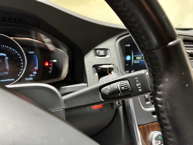 Volvo v60 2.4 d6 twin engine summum 220pk 2015 plug-in hybrid, hr-946-f - afbeelding 18 van  42