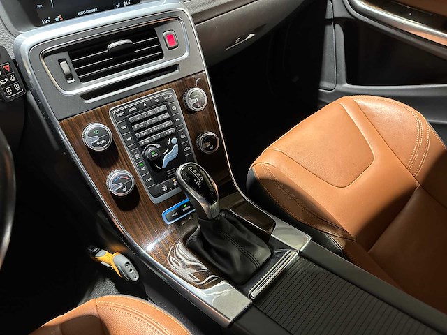 Volvo v60 2.4 d6 twin engine summum 220pk 2015 plug-in hybrid, hr-946-f - afbeelding 20 van  42