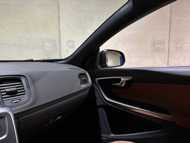 Volvo v60 2.4 d6 twin engine summum 220pk 2015 plug-in hybrid, hr-946-f - afbeelding 22 van  42