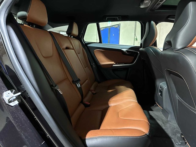 Volvo v60 2.4 d6 twin engine summum 220pk 2015 plug-in hybrid, hr-946-f - afbeelding 32 van  42