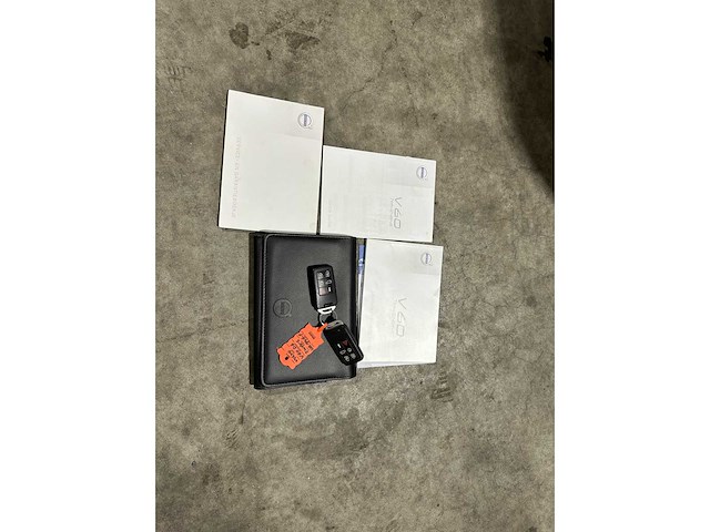 Volvo v60 2.4 d6 twin engine summum 220pk 2015 plug-in hybrid, hr-946-f - afbeelding 37 van  42