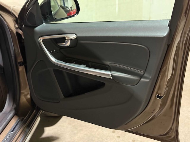 Volvo v60 cross country 2.0 d3 polar+ 150pk 2017, pt-351-g - afbeelding 25 van  40