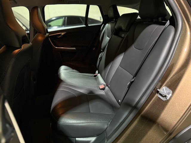 Volvo v60 cross country 2.0 d3 polar+ 150pk 2017, pt-351-g - afbeelding 28 van  40