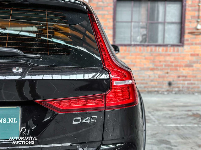 Volvo v60 cross country 2.0 d4 awd intro edition 190pk 2019 (origineel-nl), zn-457-l - afbeelding 13 van  64