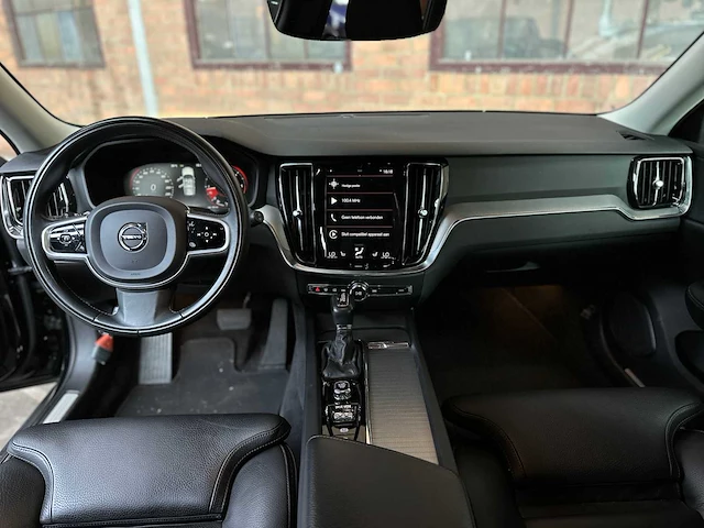 Volvo v60 cross country 2.0 d4 awd intro edition 190pk 2019 (origineel-nl), zn-457-l - afbeelding 25 van  64