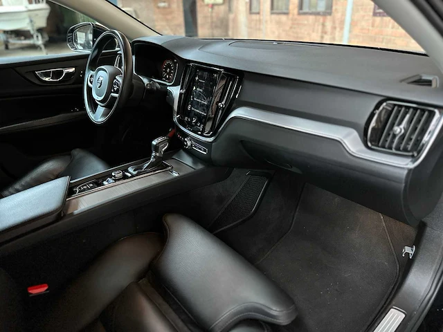 Volvo v60 cross country 2.0 d4 awd intro edition 190pk 2019 (origineel-nl), zn-457-l - afbeelding 29 van  64